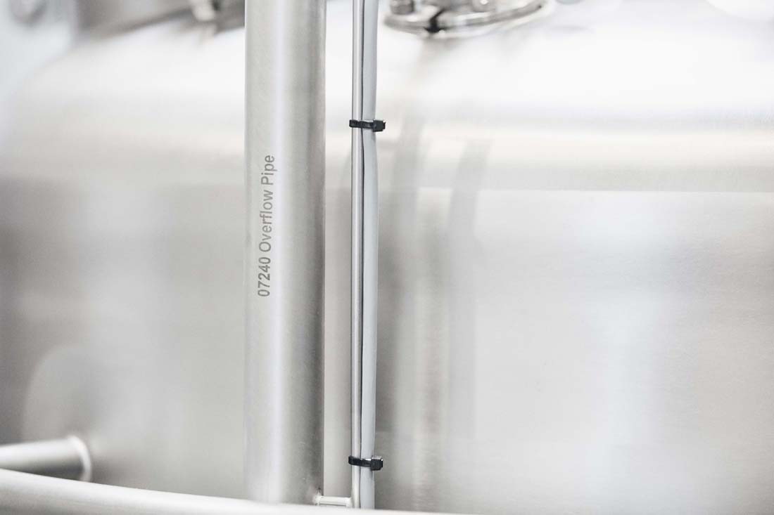 Owerflow pipe on stainless steel pressure tank from Rutek A/S